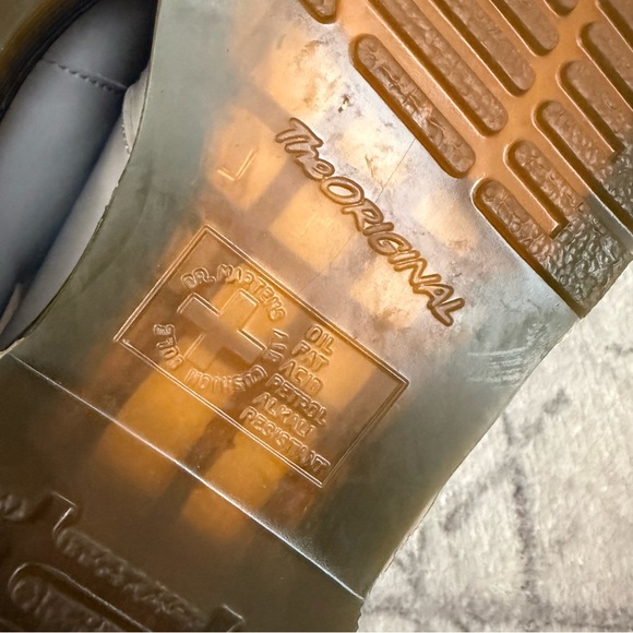 Dr. Martens Double Strap Mary Jane Shoes Gray Patent Leather Chunky Sole Size 8 - Picture 8 of 11